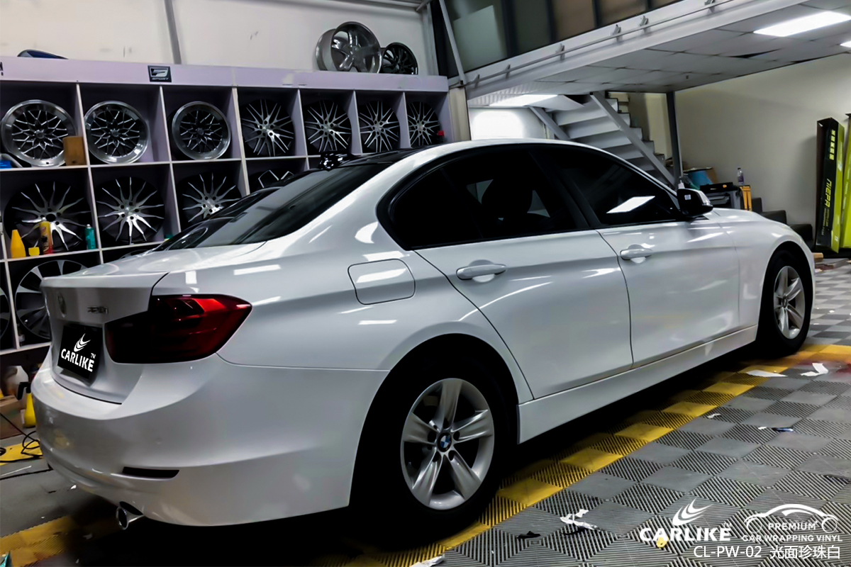 CARLIKE卡莱克™CL-PW-02宝马亮面珍珠白车身改色膜六盘水贴膜案例图