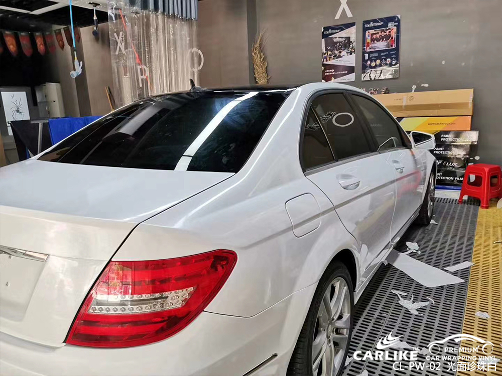 CARLIKE卡莱克™CL-PW-02奔驰亮面珍珠白汽车改色膜怀化贴膜案例图